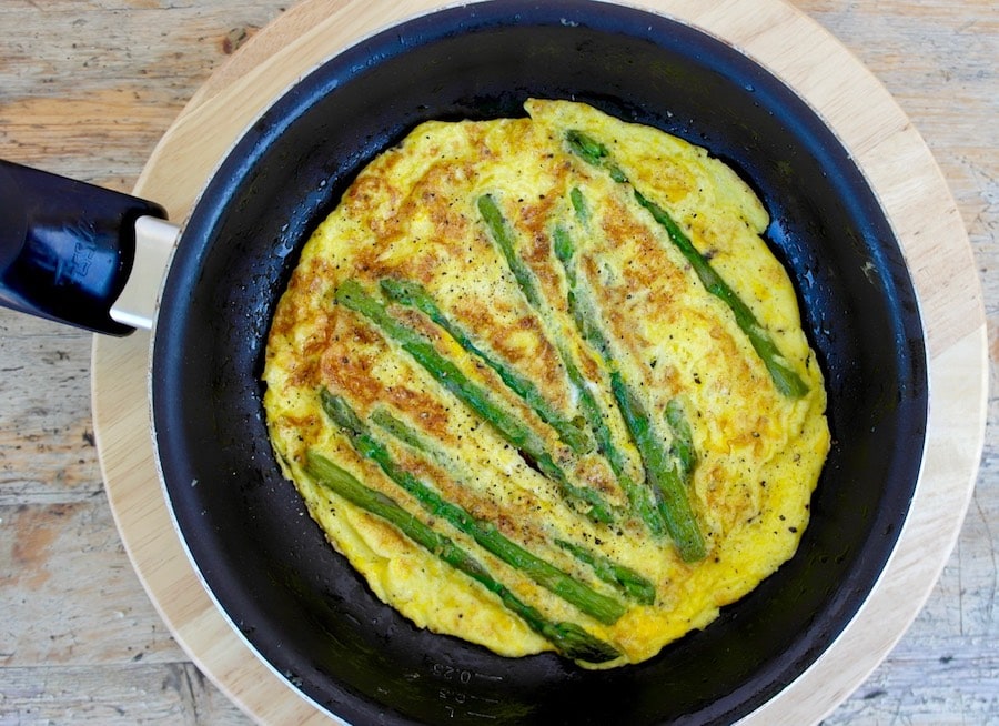 omelet with asparagus